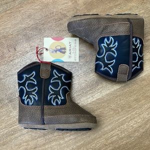 Ariat Lil’ Stompers baby boots. Size 4. Tombstone. Never been worn!